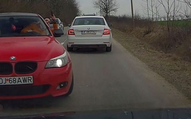 Mary e numele bărbatului cu BMW roşu care a scos pistolul în trafic şi a ameninţat un şofer: