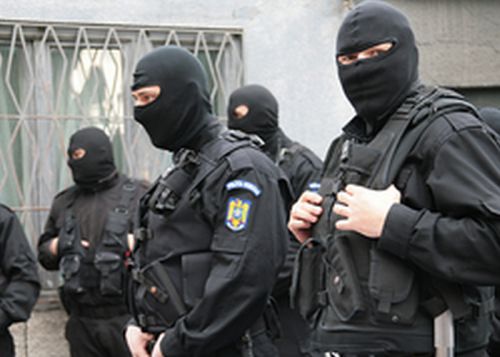 Mascaţii şi procurorii DNA au scanat companiile CFR