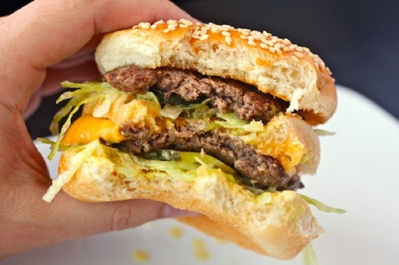 McDonald's a pierdut exclusivitatea mărcii BIG MAC în UE. Compania americană, acuzată de MCHĂRŢUIRE