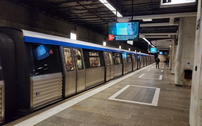 Mecanic de tren acuzat că a condus beat-mort o garnitură de metrou. Călătorii, nevoiţi să intervină. Reacţia Metrorex