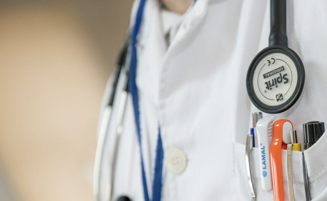 Medic de la Spitalul Județean de Urgență Tulcea, reținut după ce a cerut bani pentru consultații