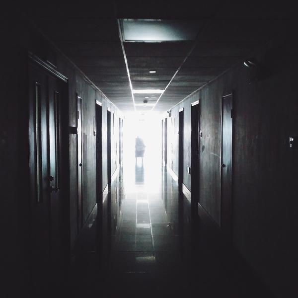 Medic ginecolog din Târgoviște, prins în flagrant când primea 1.400 de lei de la soțul unei femei pe care urma să o asiste la naștere