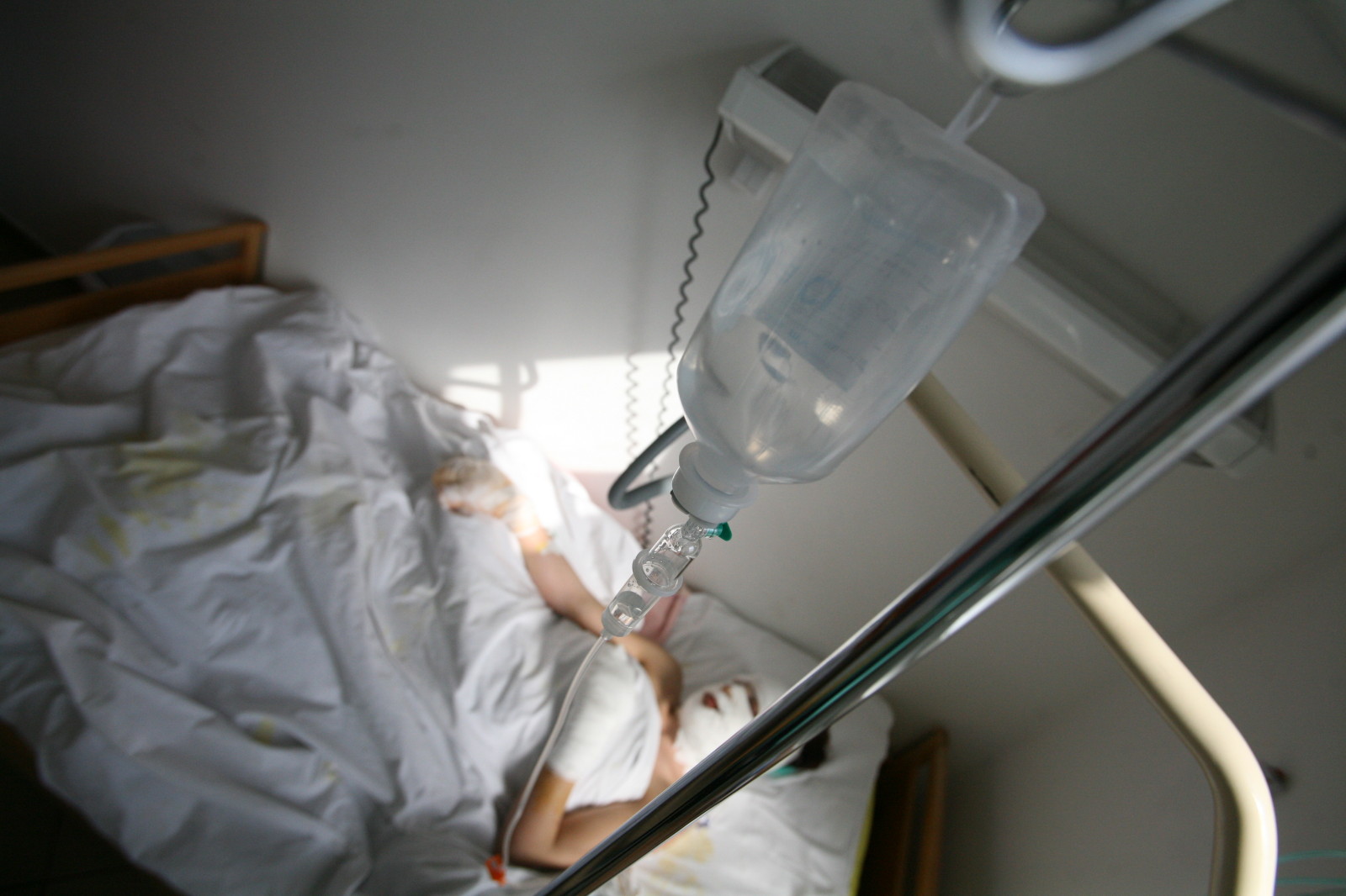 Medicii din străinătate decid care răniți în incendiu pot fi transferați în afara țării