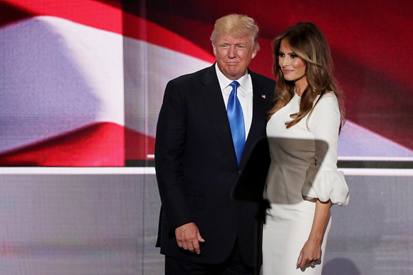 Melania Trump a plagiat discursul lui Michelle Obama