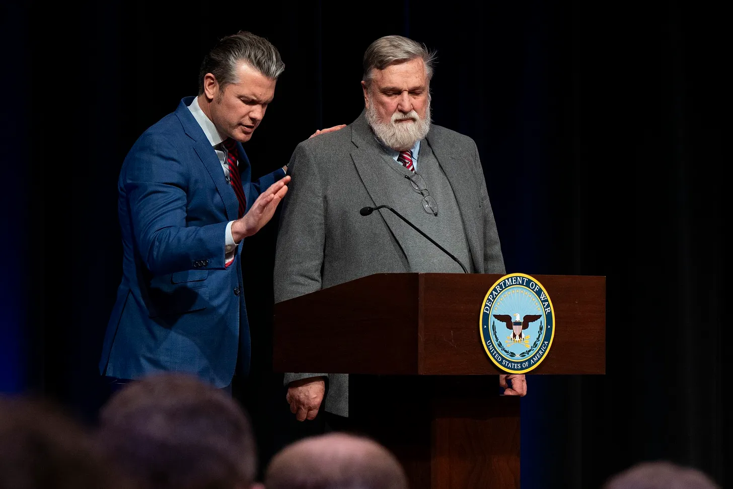 Mentorul spiritual al lui Pete Hegseth vrea ca America să fie o teocrație bazata pe Vechiul Testament. Pastorul Wilson: 