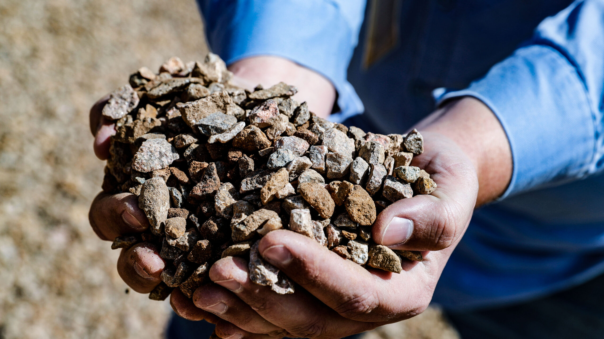 Metalele rare: Industria secretă a lui Ceauşescu pe care se bat acum europenii si americanii
