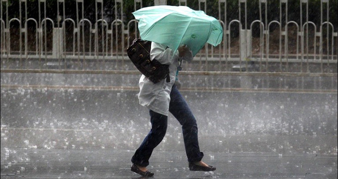 METEO 19 AUGUST. Furtuni si frig in toata tara. Prognoza