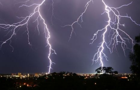 Meteo: Canicula împănată cu furtună