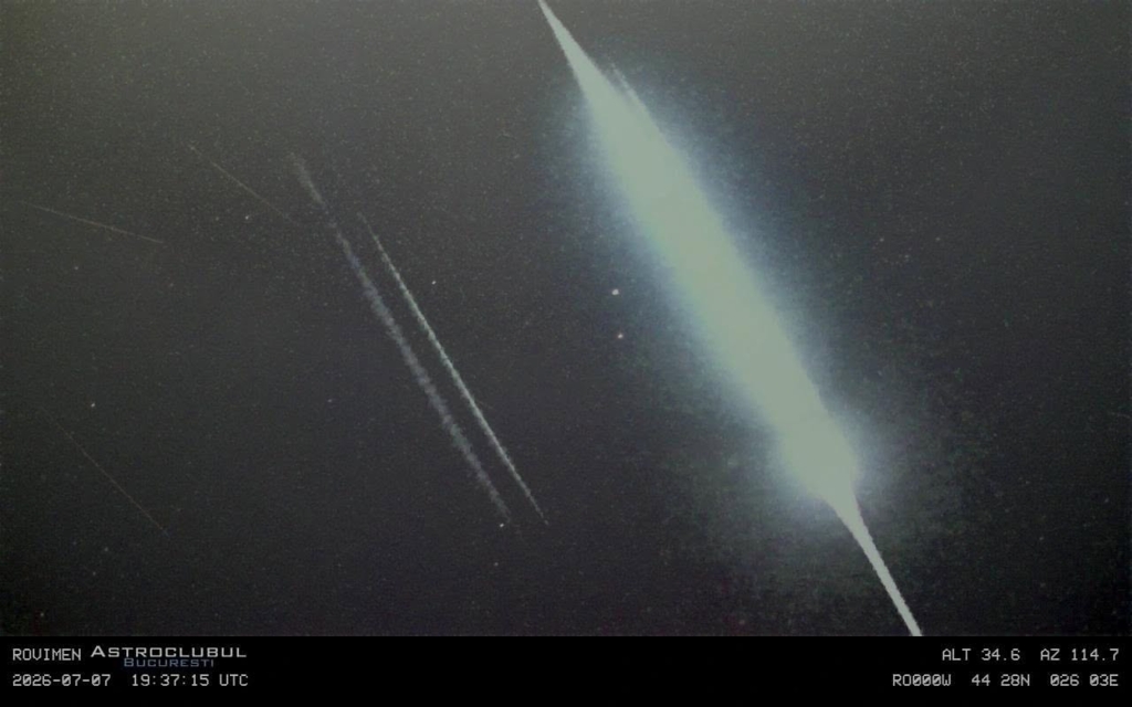 Meteoritul care a tăiat cerul sudului României în câteva secunde. Momentul a fost surprins în trei județe
