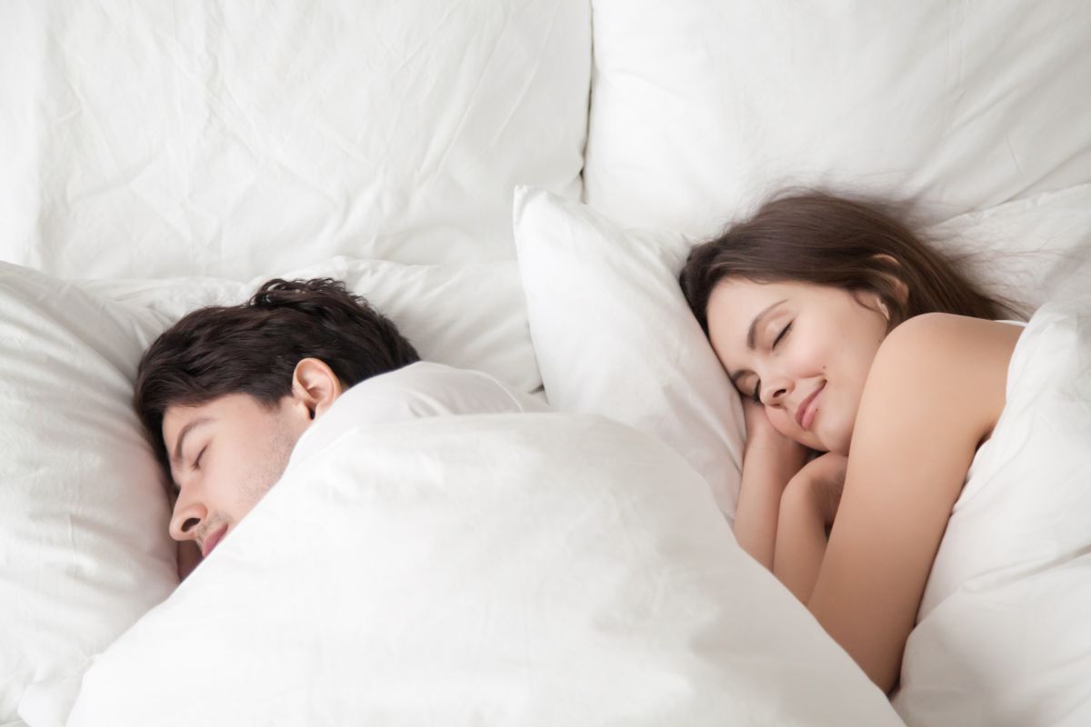 Metoda scandinavă de somn a devenit "virală". Cum te asiguri că ai parte de odihna pe care ți-o dorești