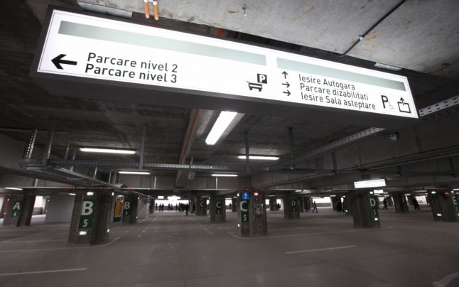 Metrorex reduce la jumătate tariful în parcarea de la staţia de metrou Străuleşti: 50 de bani pe oră