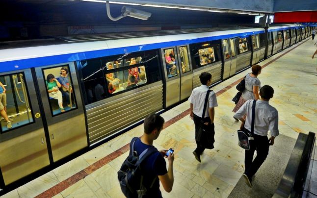 Metroul, 16 linii de autobuze şi trei linii de tramvai vor circula inclusiv în noaptea de Anul Nou