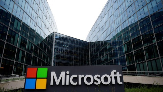 Microsoft a depăşit capitalizarea bursieră a Apple, cu până la 3 miliarde de dolari