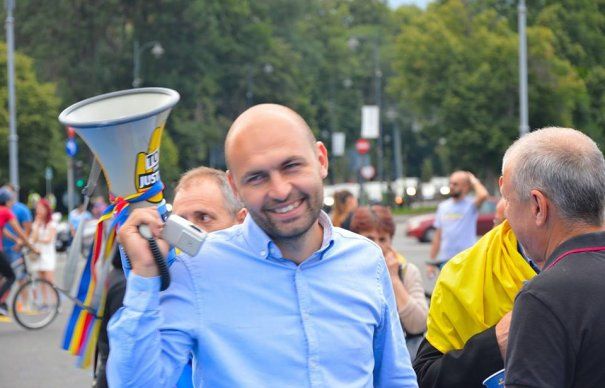 Mihai Dide, cel mai vocal protestatar #rezist, s-a decis să dea examen la Jandarmerie