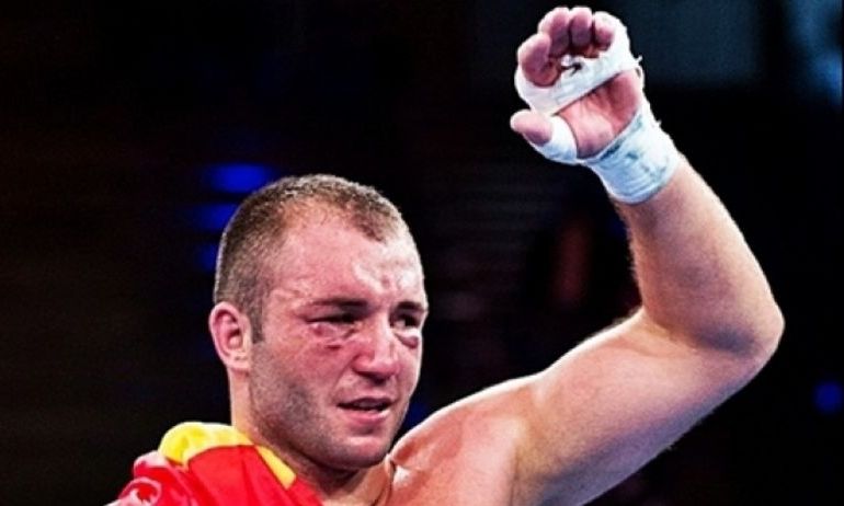 Mihai Nistor a dat de podea cu Erik Pfeifer și a devenit campion mondial AIBA Pro Boxing la categoria supergrea