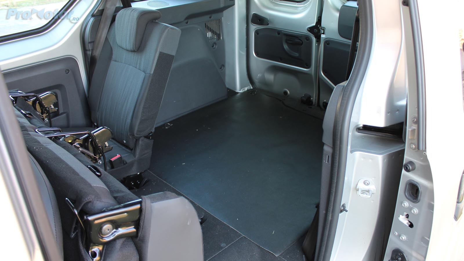 Mii de automobile Dacia și Skoda au fost rechemate în service