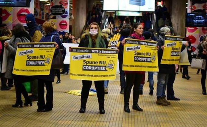 Mii de oameni din țară se alătură bucureștenilor pentru un protest de amploare