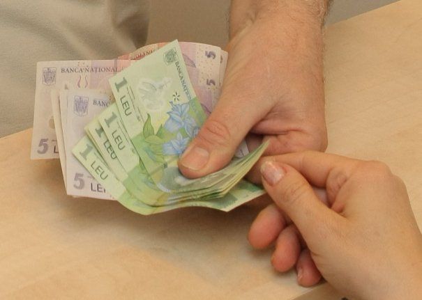 Milioane de români ar putea primi al 13-lea salariu! Cine sunt beneficiarii