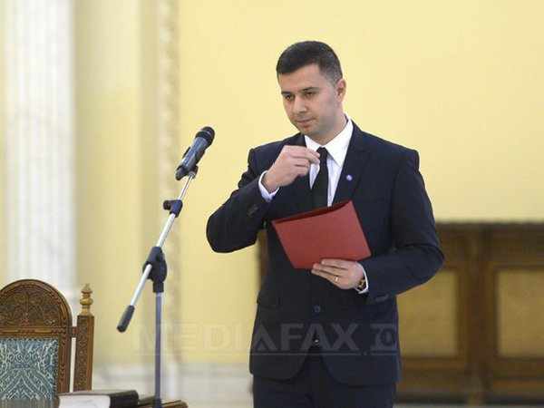 Ministrul Marius Nica, subordonatul umil al secretarului de stat Mihaela Ciuciureanu