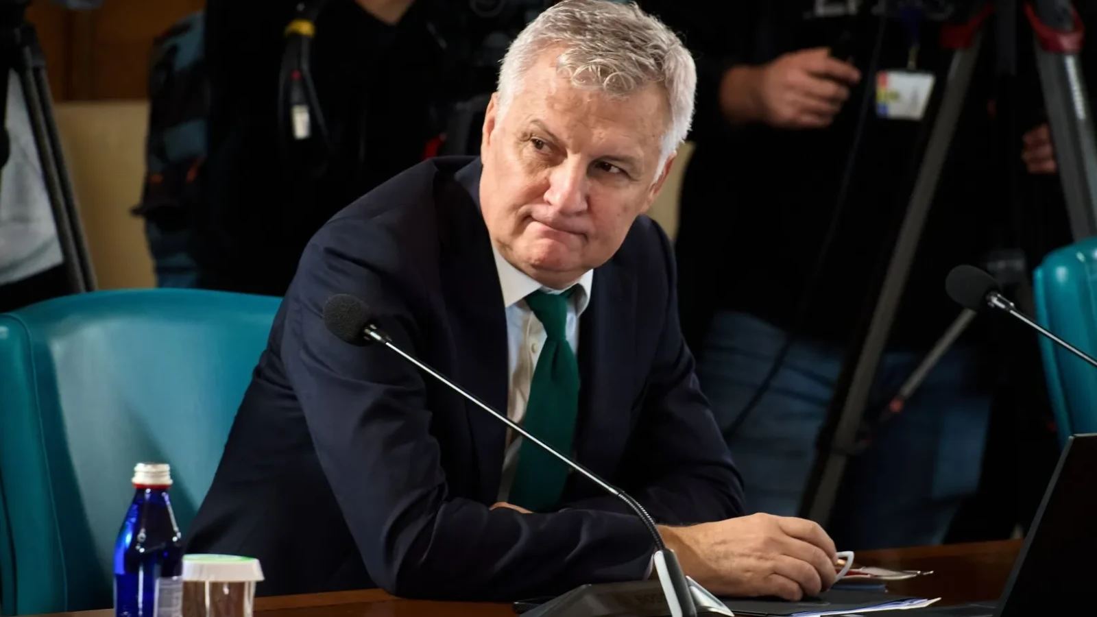 Ministrul Economiei: "O să vă îngroziți! Este inadmisibil! Am găsit sume uriașe necheltuite pentru investiții"