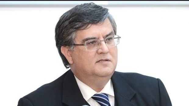 Ministrul Educaţiei, decis să-i retragă lui Victor Ponta titlul de doctor