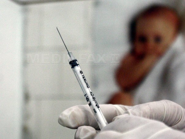 Ministrul Educaţiei susţine vaccinarea elevilor. 20 de copii au murit de rujeolă