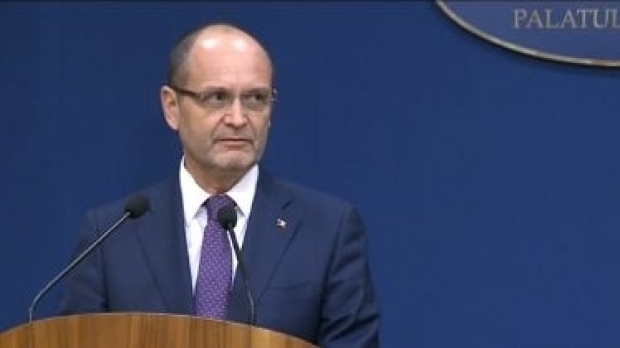 Ministrul Educației vrea să schimbe cornul și laptele cu o masă caldă