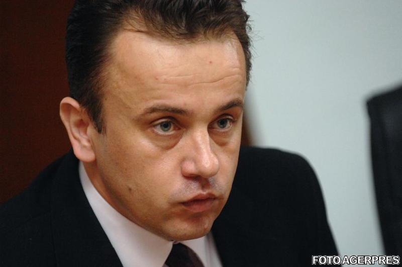 Ministrul Liviu Pop vrea modificarea legii special pentru Carmen Iohannis