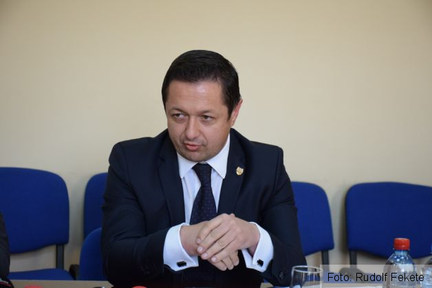 Ministrul Marius Dunca refuză să facă publice deplasările din bani publici ale Elisabetei Lipă