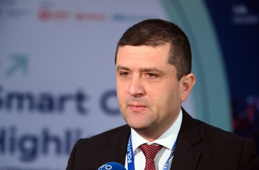 Ministrul Radu Miruță anunță cât a plătit pe vacanța în Turcia, după ce a fost surprins pe plajă
