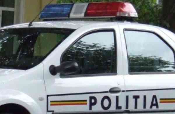Minor suspect în 13 furturi, prins în timp ce conducea o maşină furată