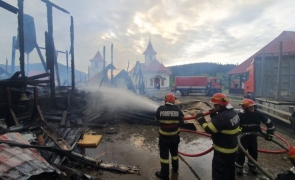 Minune la mănăstirea mistuită de flăcări din Suceava: moaștele Sfântului Ioan cel Nou au rămas intacte deși totul în jur s a- făcut scrum!