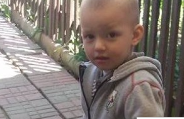MIRACOL! Un copil de 2 ani din Mureş a învins moartea, după ce a fost victima exploziei unei maşini