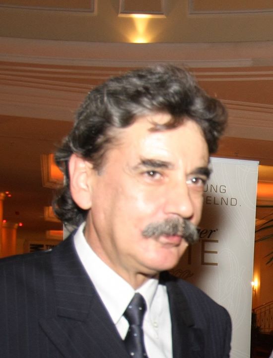Mircea Kivu: Cioloş tace, iar plagiatorul Tobă rămâne la Palatul Victoria!