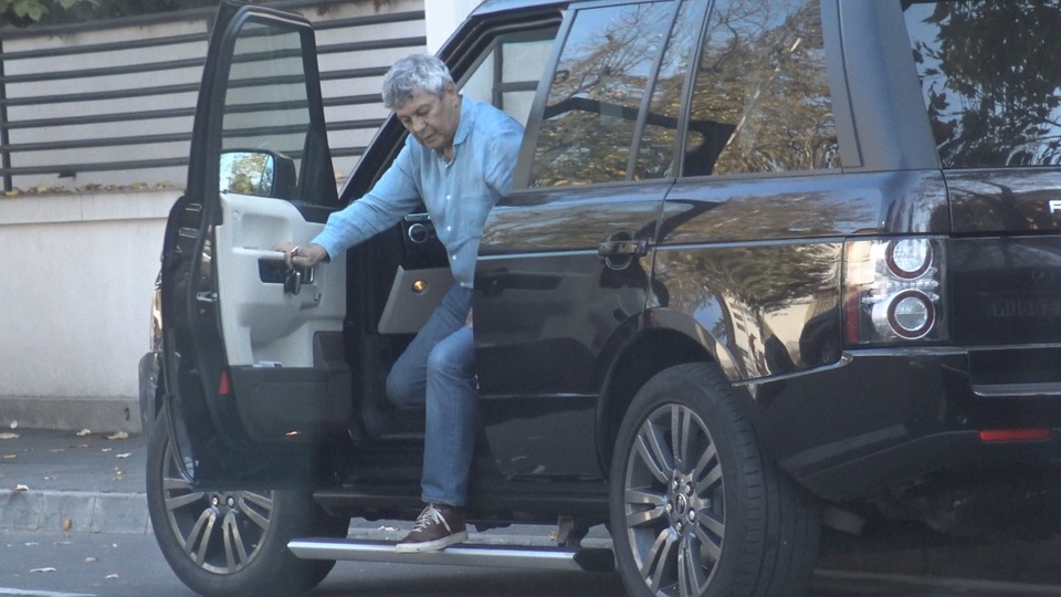 Mircea Lucescu a demolat vila din Piața Romană