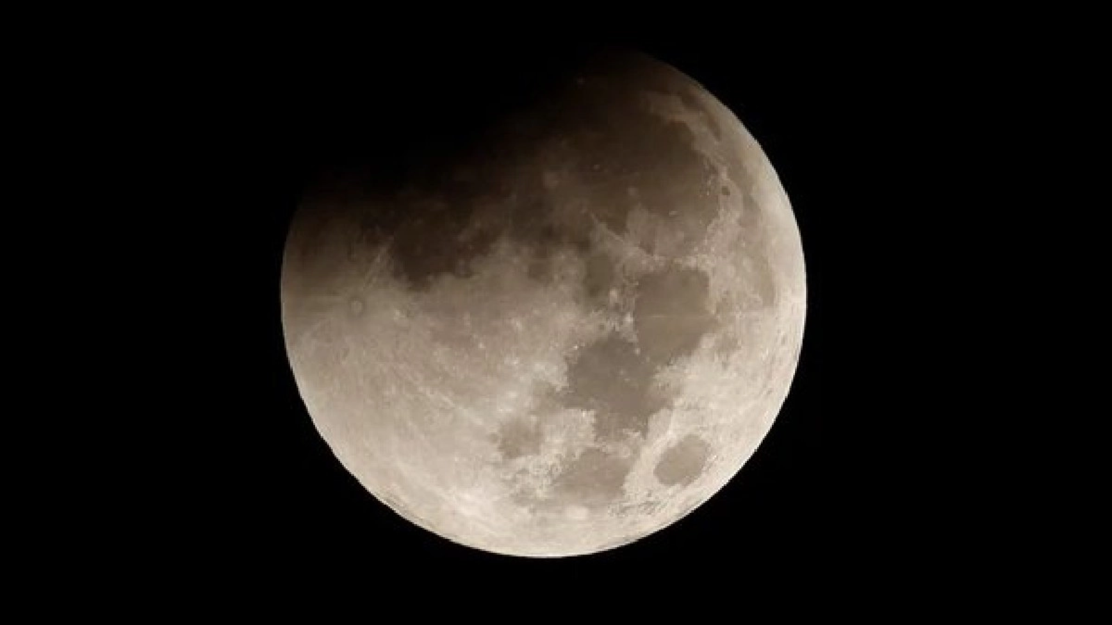 Misterul magnetismului puternic de pe Lună a fost elucidat. Funcționează ca și cum e pornit și oprit de la un comutator
