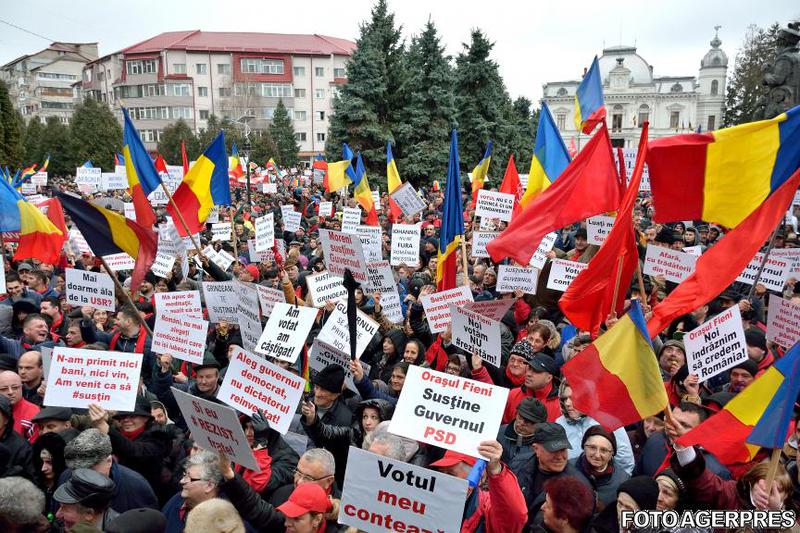 Miting PSD la Targoviste: Peste 8.000 de persoane au participat la actiunea de sustinere a Guvernului Grindeanu