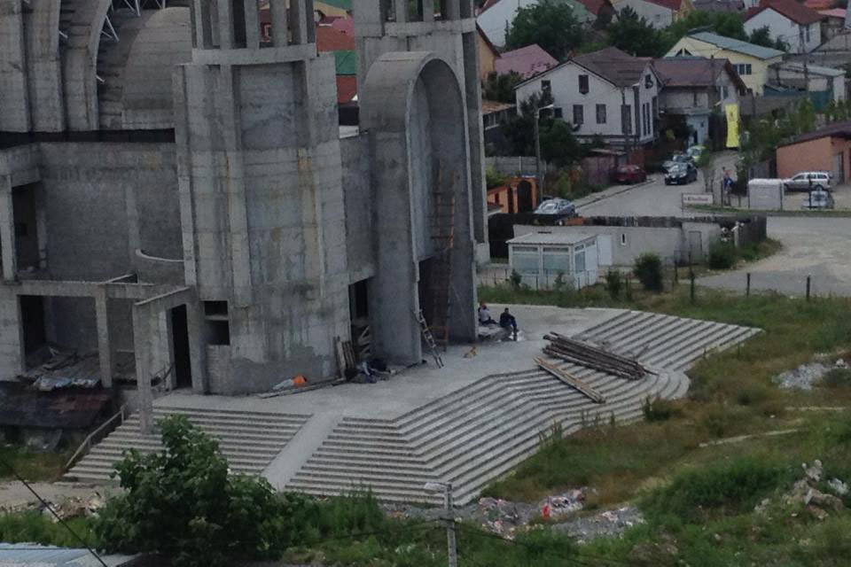 Mitropolia Oltenia primeşte milioane de lei de la stat pentru o catedrală aflată de 10 ani în construcţie