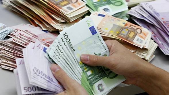 Moțiunea a picat, leul o ia la vale. Euro la cea mai mare cotație din ianuarie încoace