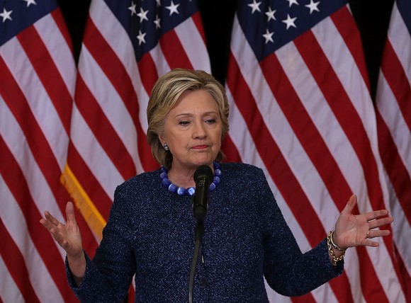 Modelul Kovesi. FBI redeschide dosarul e-mailurilor lui Hillary Clinton, cu 11 zile înainte de alegeri