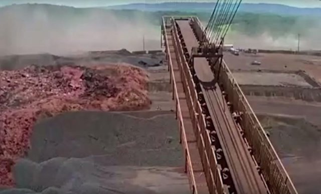 Momentul terifiant în care barajul minier cedează. Ultimul bilanţ - 115 morţi, 248 dispăruţi