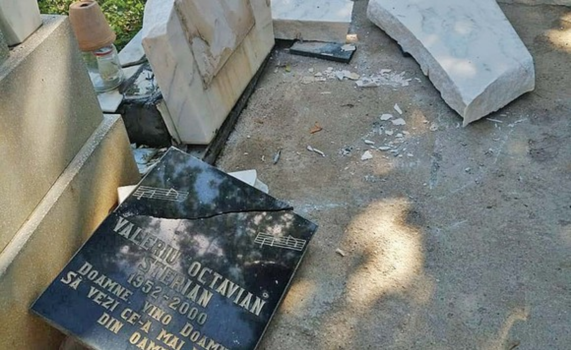 Mormântul solistului Vali Sterian a fost vandalizat