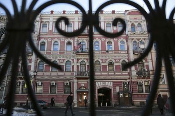 Moscova expulzează 60 de diplomaţi americani din Rusia şi închide consulatul SUA de la Sankt Petersburg
