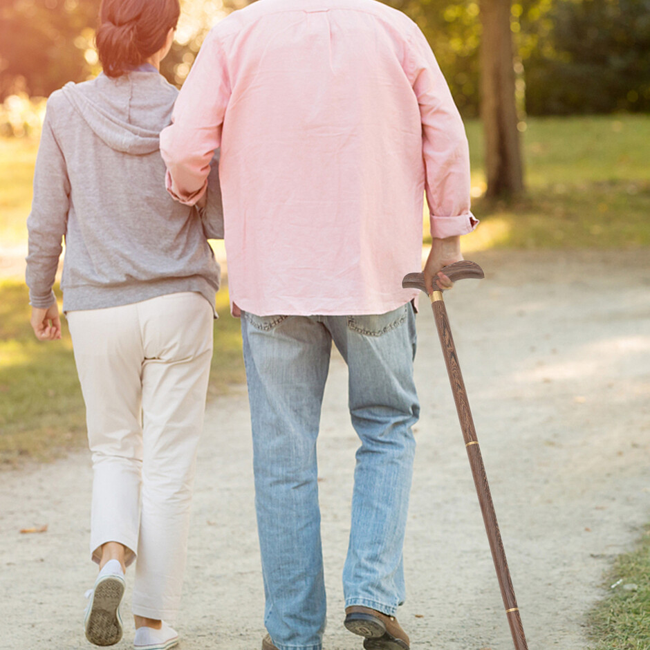 Narco-crimă în București: Un bărbat de 86 de ani și-a ucis iubita de 30 de ani cu cârja pe fondul concumului de droguri
