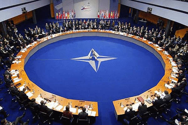 NATO suplimentează prezenţa militară în Europa de Est, inclusiv în România