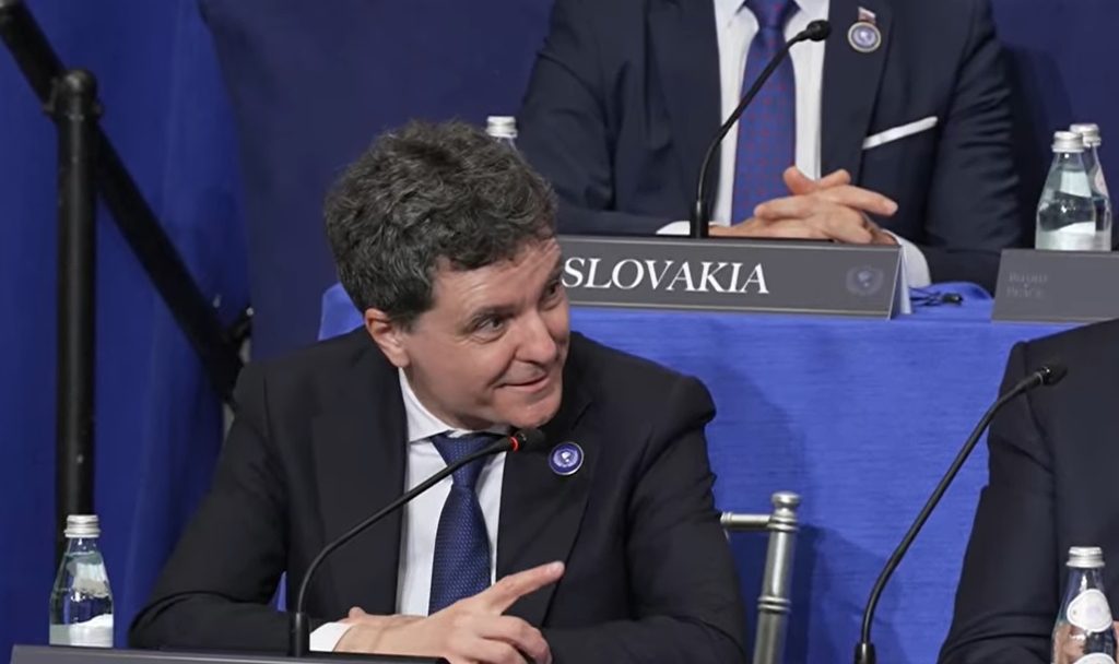 Neo-marxistul Moise Guran dă un atac la președinte: "E timpul să o spunem deschis. Dl Nicușor Dan are nevoie de niște șuturi în cur"
