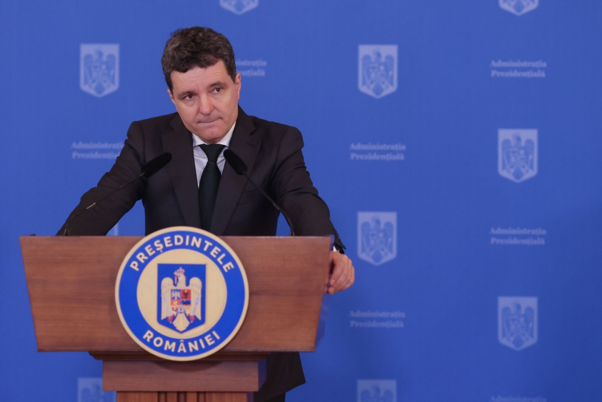 Nicuşor Dan şi-a depus declaraţia de avere. A trecut și numele persoanelor care i-au dat bani în campanie