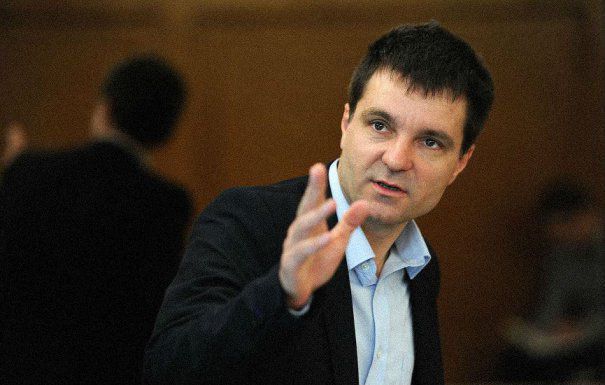 Nicusor Dan cere suspendarea deciziei care interzice aplicațiile de taxi