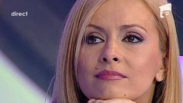 Nimeni nu si-ar dori sa treaca prin asa ceva vreodata! Ce a putut pati Simona Gherghe in platoul de televiziune. A primit un telefon si a raspuns, apoi...