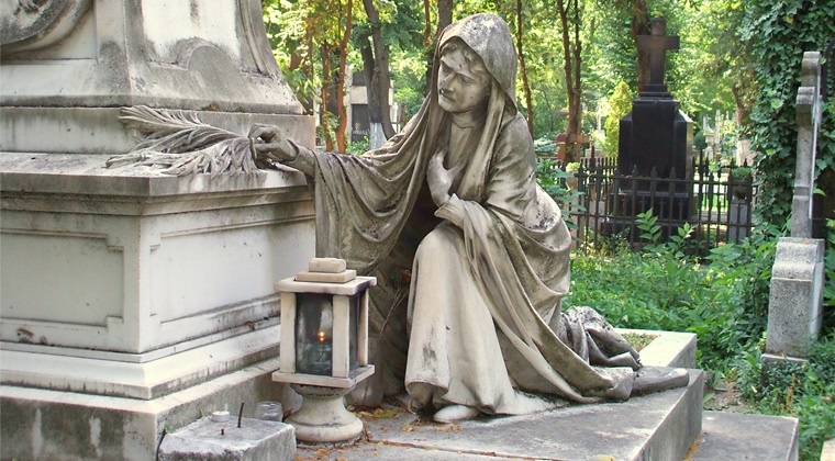 Noaptea Muzeelor 2017: 18.000 de vizitatori la Cimitirul Bellu si 14.110 de vizitatori la Geologie
